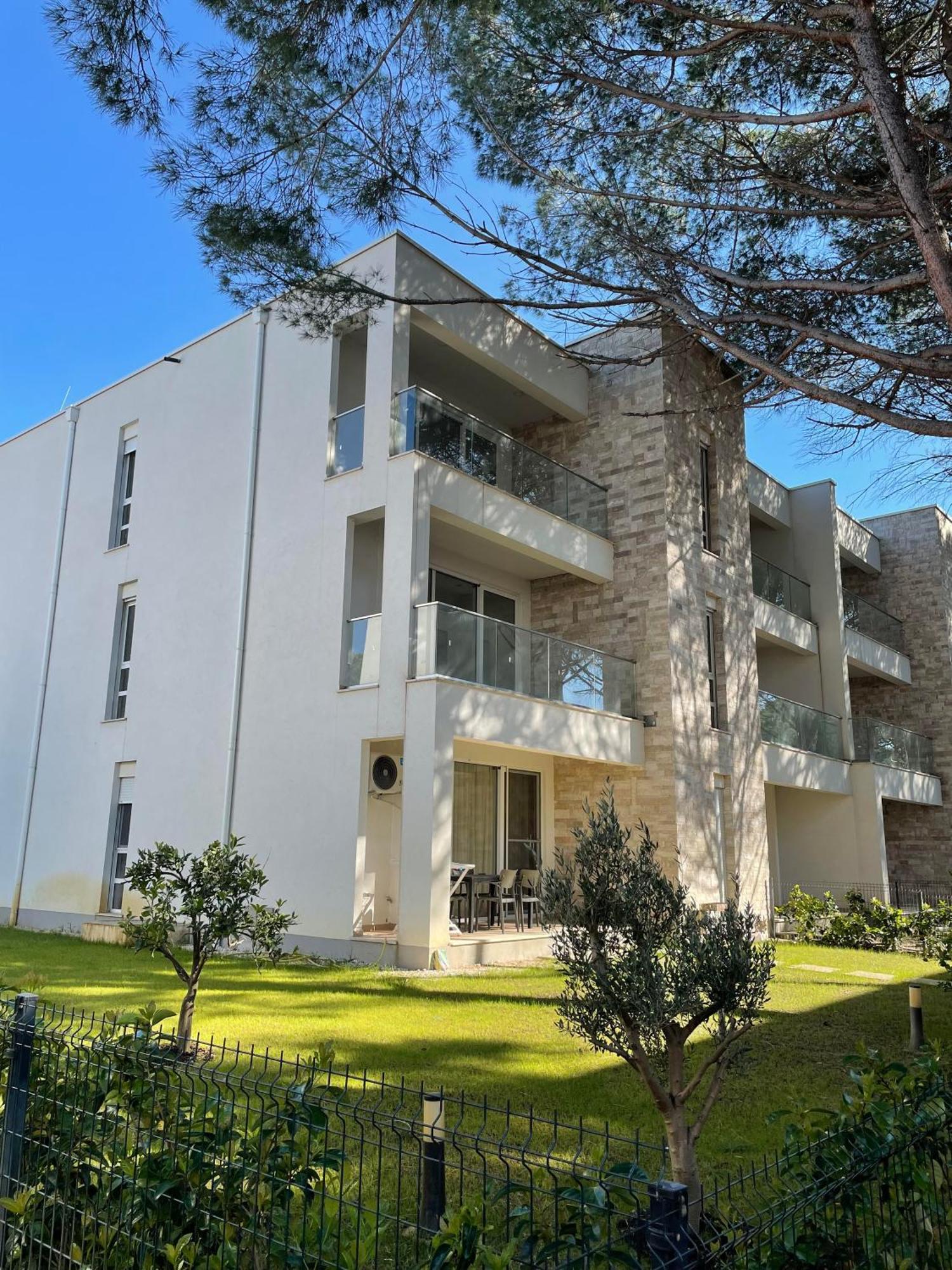 M&E Premium Apartments - San Pietro Дуррес Экстерьер фото